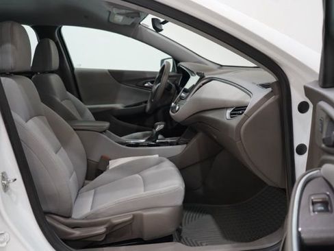 Used 2022 Chevrolet Malibu LT image 32