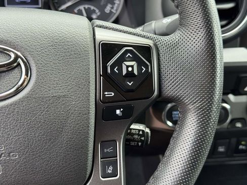 Used 2023 Toyota Tacoma TRD Off-Road w/ Technology Package AWD/4WD image 12