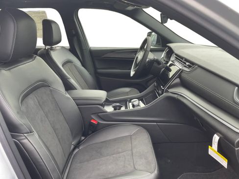 New 2025 Jeep Grand Cherokee L Altitude image 16