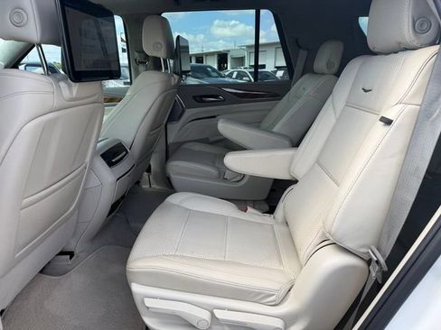 Used 2023 Cadillac Escalade Premium Luxury Platinum AWD/4WD image 10