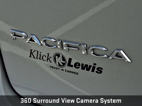 Used 2021 Chrysler Pacifica Limited w/ Uconnect Theater Family Group FWD image 35