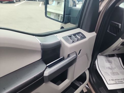 Used 2016 Ford F150 XLT w/ Equipment Group 302A Luxury image 17