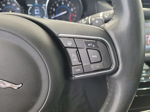 Used 2018 Jaguar XF Premium AWD/4WD image 25