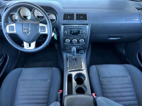 Used 2013 Dodge Challenger SXT image 14