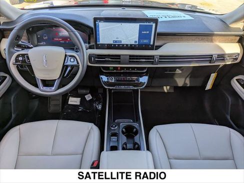 New 2025 Lincoln Corsair Reserve image 12