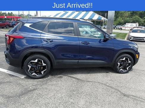 Used 2024 Kia Seltos EX AWD/4WD image 8