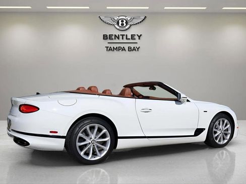 Used 2024 Bentley Continental GT image 11