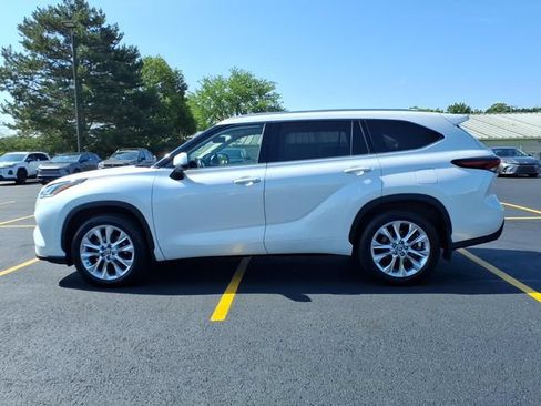 Certified 2024 Toyota Highlander Limited AWD/4WD image 28