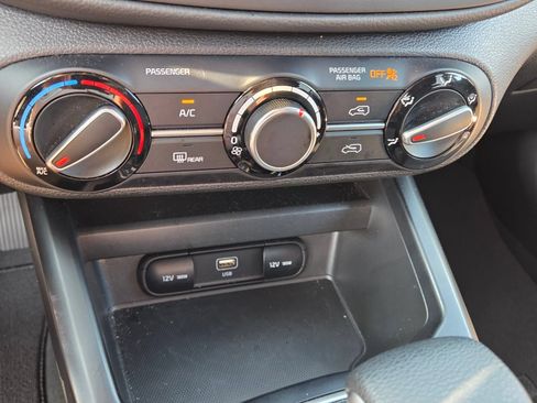 Used 2025 Kia Soul LX w/ LX Technology Package FWD image 21