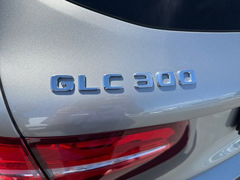 Used 2019 Mercedes-Benz GLC 300 4MATIC image 24