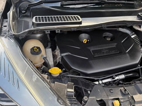 Used 2018 Ford Escape Titanium w/ Ford Safe & Smart Package image 32