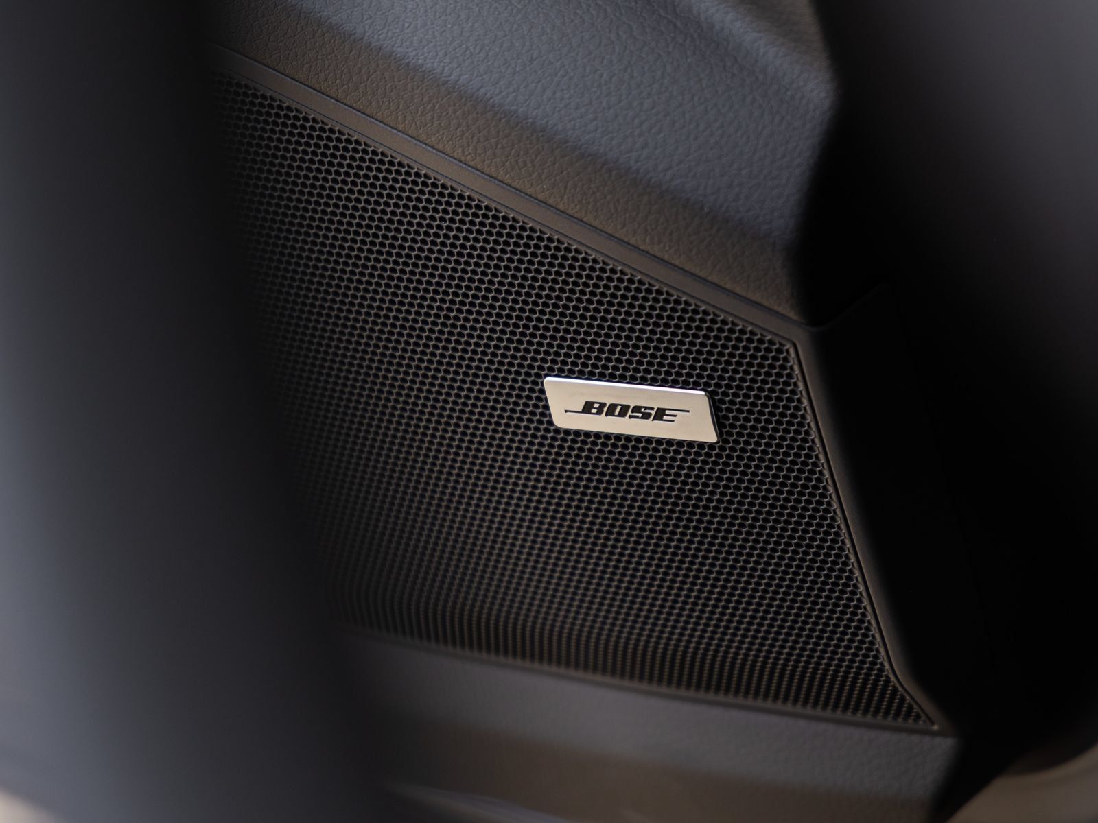 Certified 2025 Porsche Cayenne E-Hybrid Coupe AWD/4WD image 23