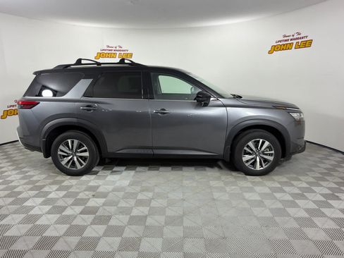 Certified 2024 Nissan Pathfinder SL w/ Black Appearance Package FWD image 7