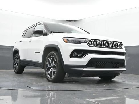 Used 2025 Jeep Compass Limited AWD/4WD image 41
