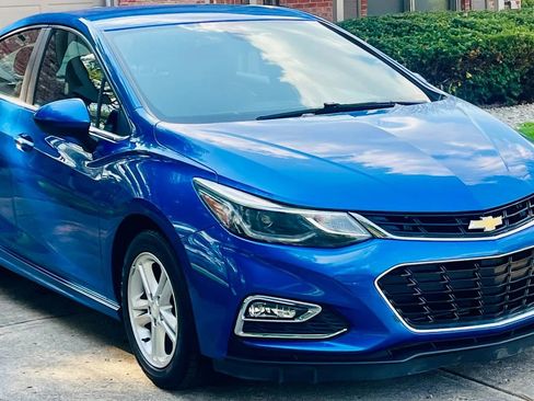 Used 2017 Chevrolet Cruze LT w/ Convenience Package image 11