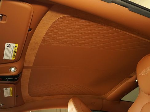 Used 2025 Aston Martin DB12 Coupe RWD image 25