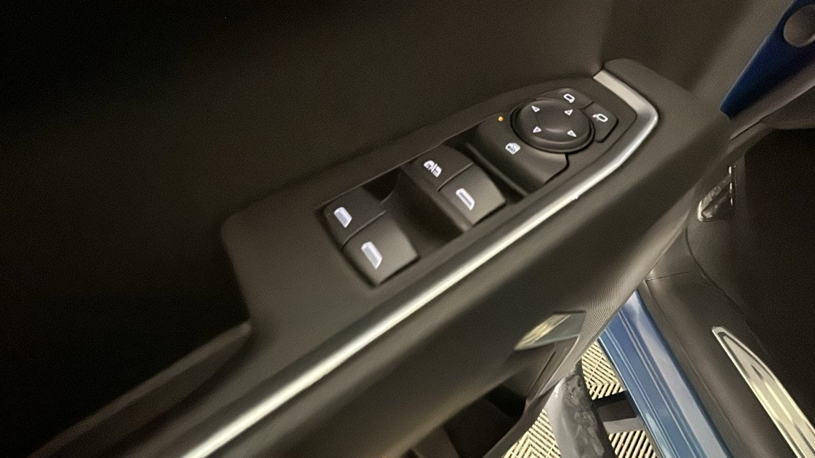 Used 2024 Chevrolet Silverado 1500 LT AWD/4WD image 12