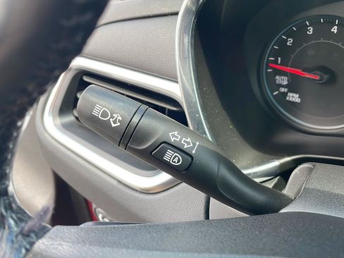 Used 2019 Chevrolet Equinox LT w/ Driver Convenience Package FWD image 18