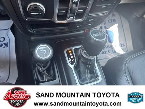 Used 2018 Jeep Wrangler Unlimited Sahara AWD/4WD image 19