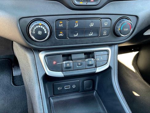 Used 2024 GMC Terrain SLE image 29