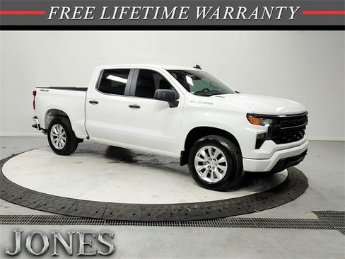 Used 2025 Chevrolet Silverado 1500 Custom image 1