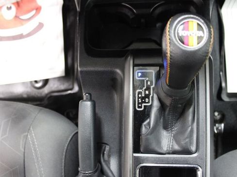 Used 2017 Toyota Tacoma TRD Off-Road w/ Premium & Technology Package image 34