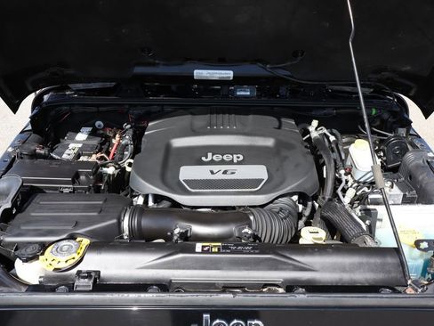 Used 2018 Jeep Wrangler Unlimited Sahara AWD/4WD image 44