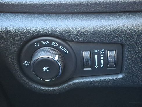 Used 2026 Chrysler Pacifica Select FWD image 17