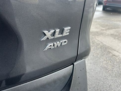 Used 2019 Toyota RAV4 XLE w/ Carpet Mat Package image 32