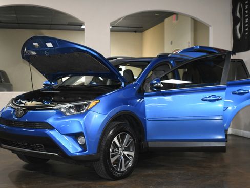 Used 2018 Toyota RAV4 XLE image 90