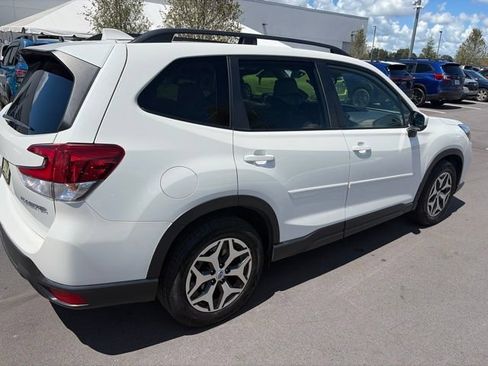 Used 2021 Subaru Forester Premium AWD/4WD image 6