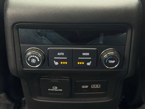 Used 2022 GMC Acadia Denali w/ Black Diamond Edition FWD image 8