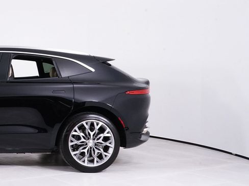 Used 2023 Aston Martin DBX AWD/4WD image 13