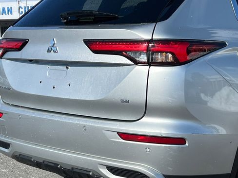 Used 2024 Mitsubishi Outlander SE image 6