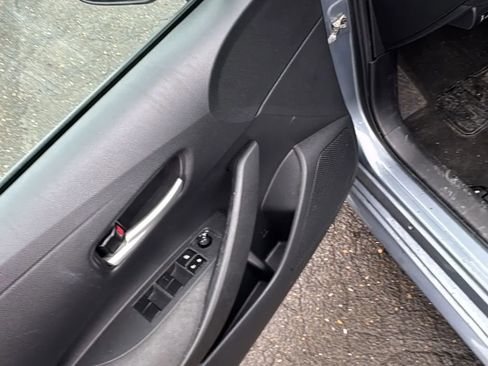 Used 2021 Toyota Corolla LE image 10