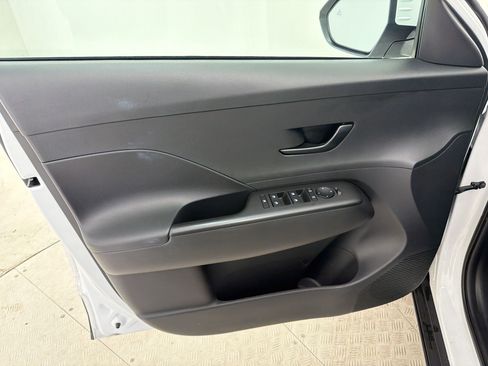 Used 2025 Hyundai Kona SEL FWD image 14