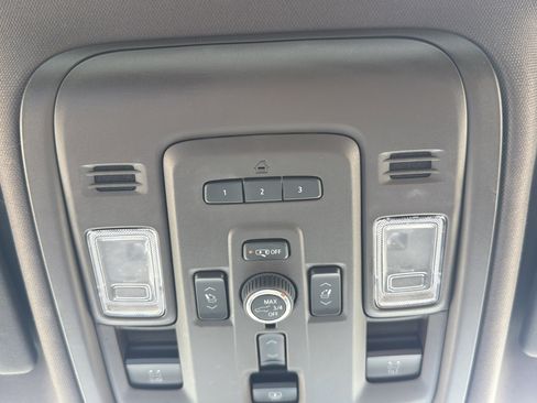 Used 2023 GMC Yukon Denali RWD image 75