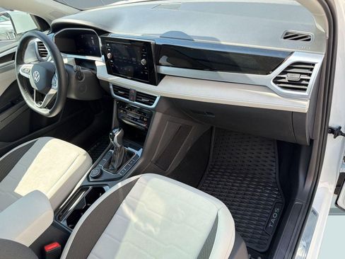 Used 2025 Volkswagen Taos SE image 31