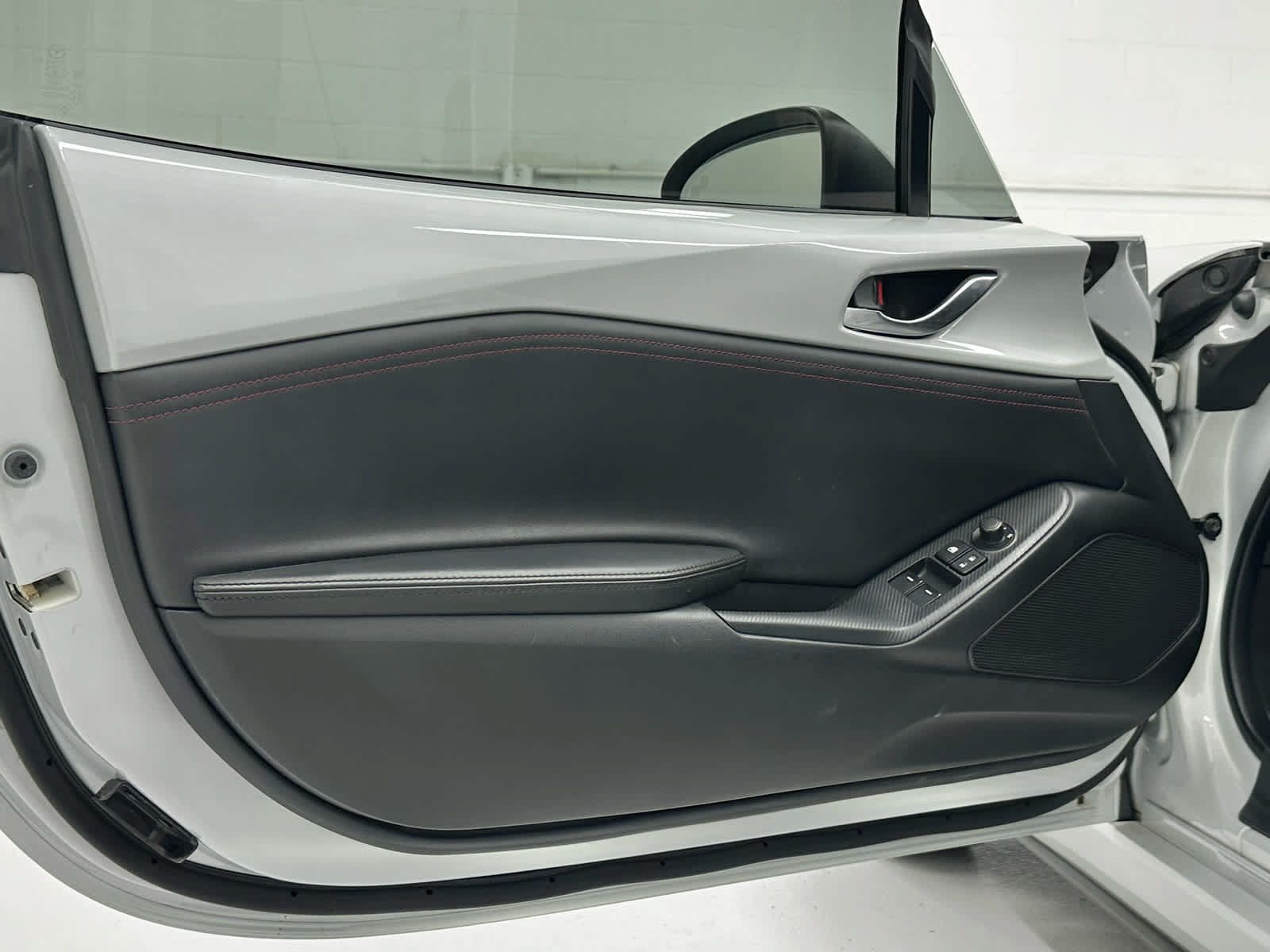 Used 2017 MAZDA MX-5 Miata RF Grand Touring RWD image 23