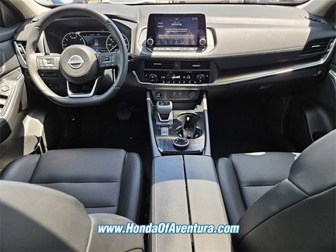 Used 2024 Nissan Rogue SV w/ SV Premium Package image 10