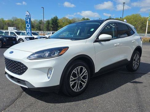 Certified 2022 Ford Escape SEL w/ Technology Package AWD/4WD image 3