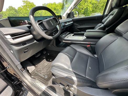 New 2025 Lincoln Navigator Reserve AWD/4WD image 16