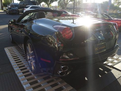 Used 2013 Ferrari California RWD image 40