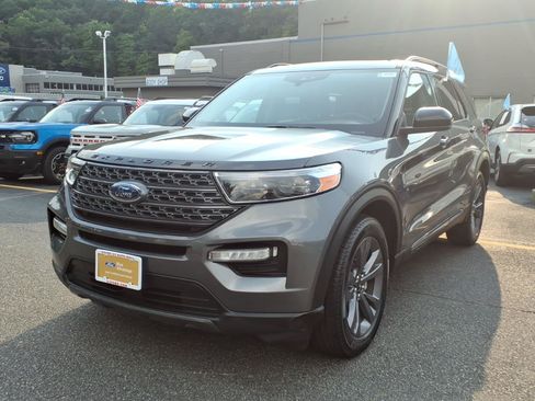 Certified 2023 Ford Explorer XLT w/ Equipment Group 202A AWD/4WD image 4