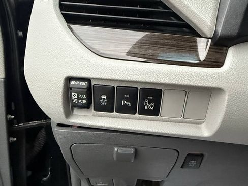 Used 2016 Toyota Sienna XLE w/ XLE Navigation Package FWD image 13