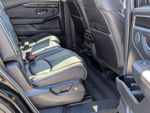 Certified 2025 Honda Pilot Elite image 32