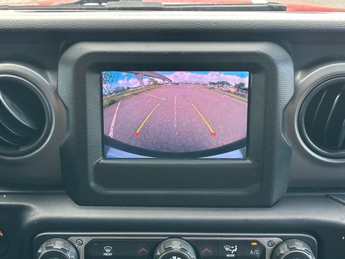 Used 2022 Jeep Wrangler Unlimited Sport AWD/4WD image 17