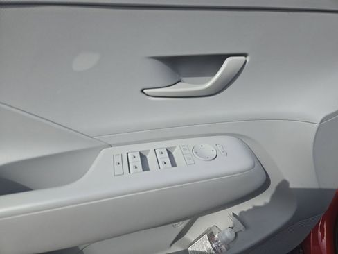 Used 2025 Hyundai Kona SEL image 19