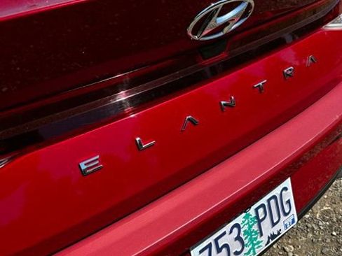Certified 2023 Hyundai Elantra SE FWD image 7