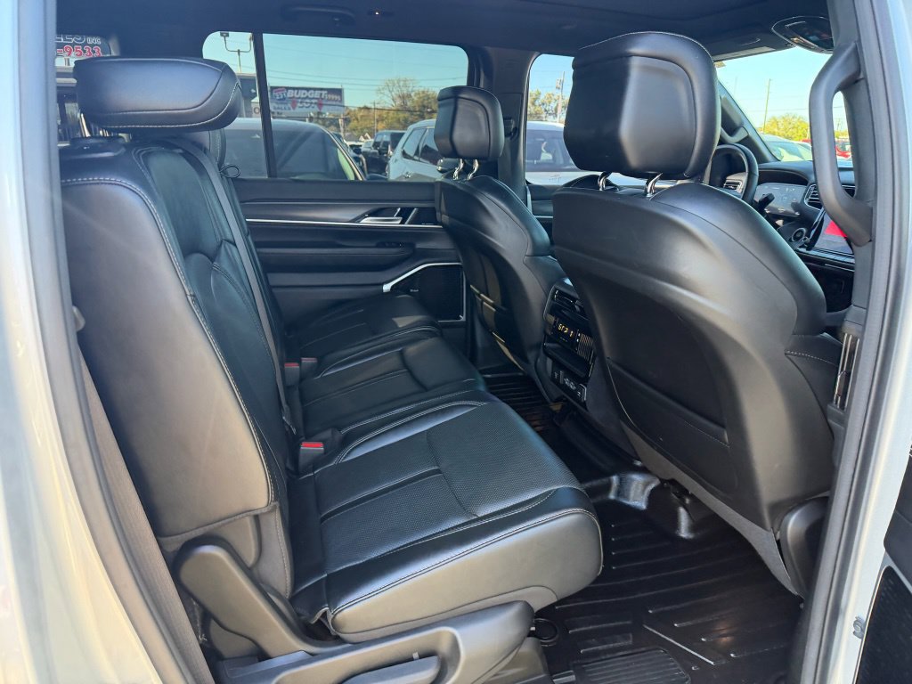 Used 2023 Jeep Wagoneer Series III w/ Premium Group I AWD/4WD image 14